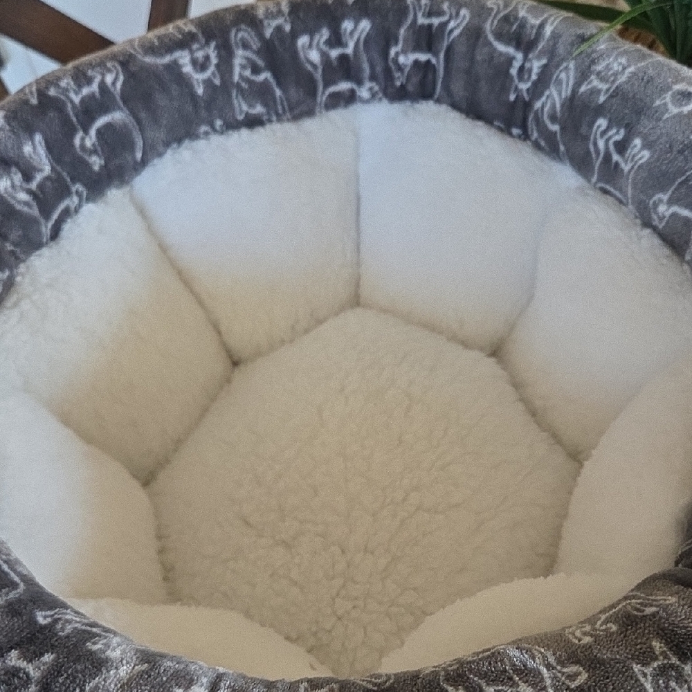 Cupcakes & Cashmere Gray Patterned Pet Bed - Picture 9 of 12